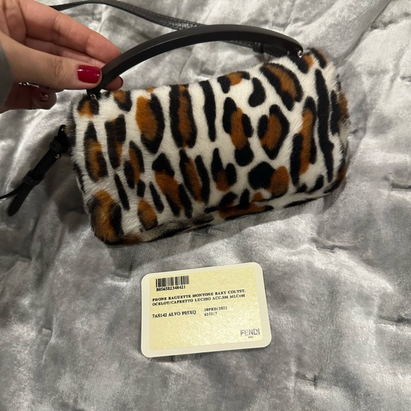 Fendi baguette phone pouch - Picture 7 of 10